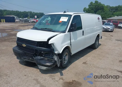 2018 Chevrolet Express 2500 Work Van z USA, uszkodzony, nr VIN 1GCWGAFG9J1178226